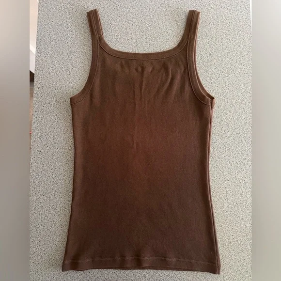 GAP Tank Top 🤎 - Picture 2 of 3